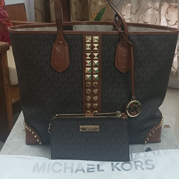 Michael Kors Handbags - Authentic Michael Kors Eva Tote and Pouch